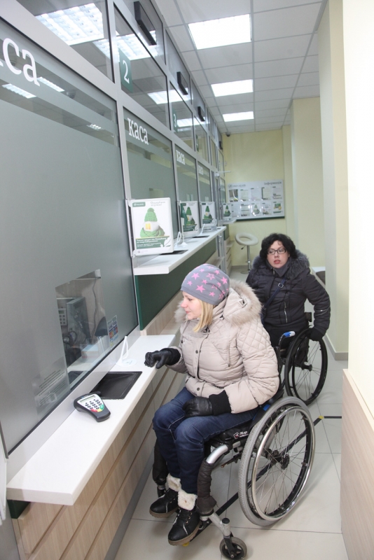 Доступная среда Первое инклюзивное отделение Сбербанка, Киев